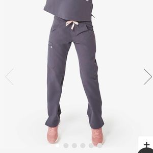 FIGS Kade Cargo medium scrub pant! Charcoal color